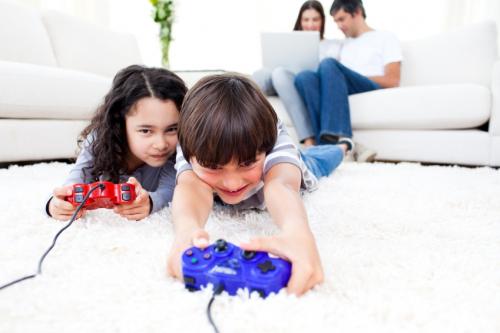 Brother_and_sister_playing_video_games